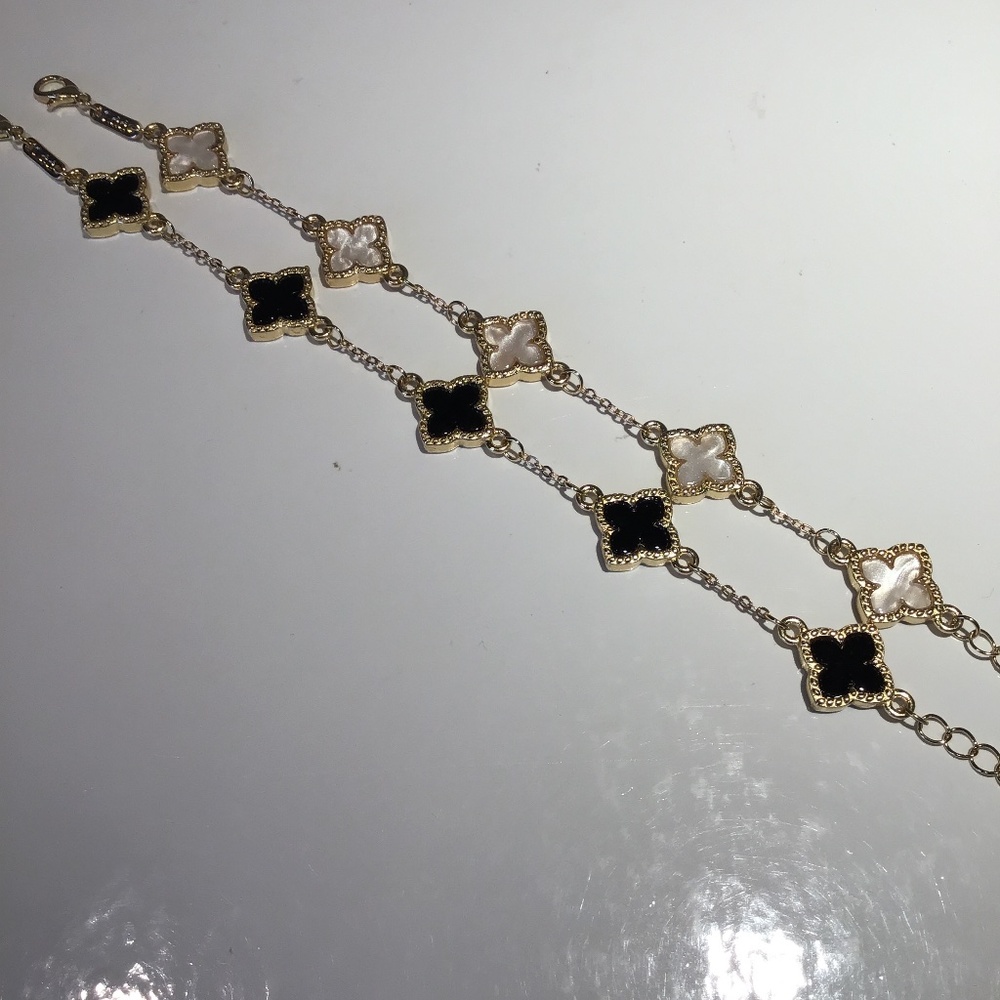 Fabulous classic four leaf black + white bracelet set (one size)